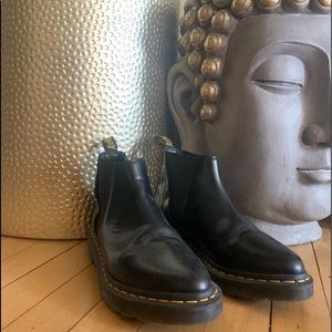 DR MARTENS CHELSEA BOOTIES